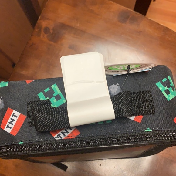 A Child Minecraft Lunchbox - Picture 2 of 6